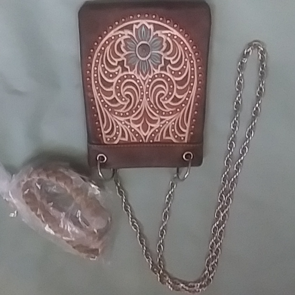 AdorableNwot P&G crossbody purse medicine bag cell phone or money pouch.